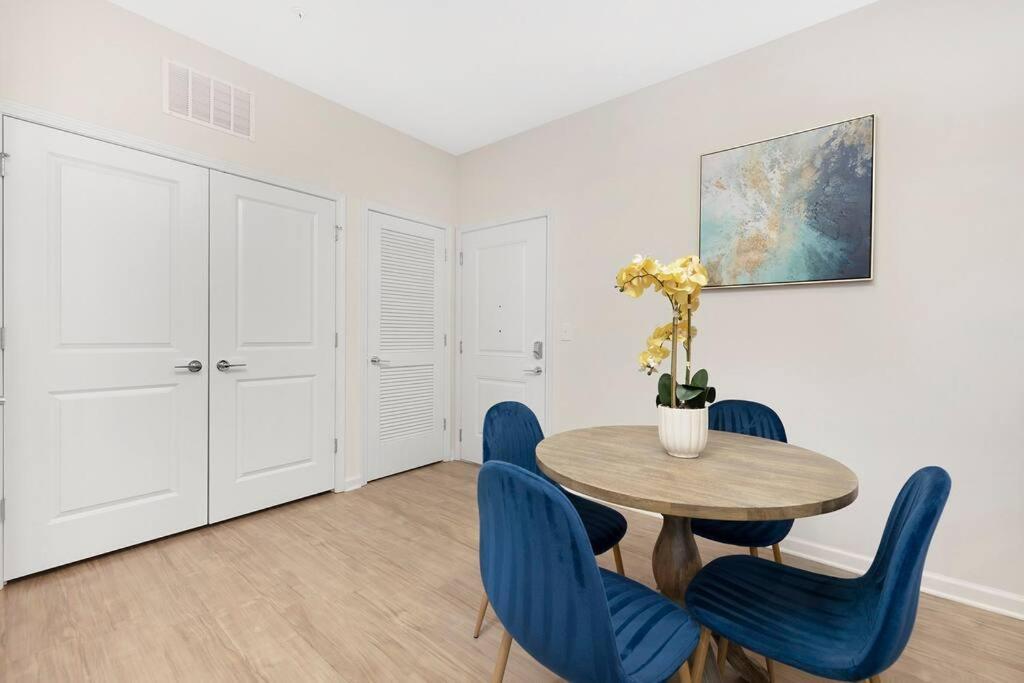 Stylish New Condo In Concord Exterior foto