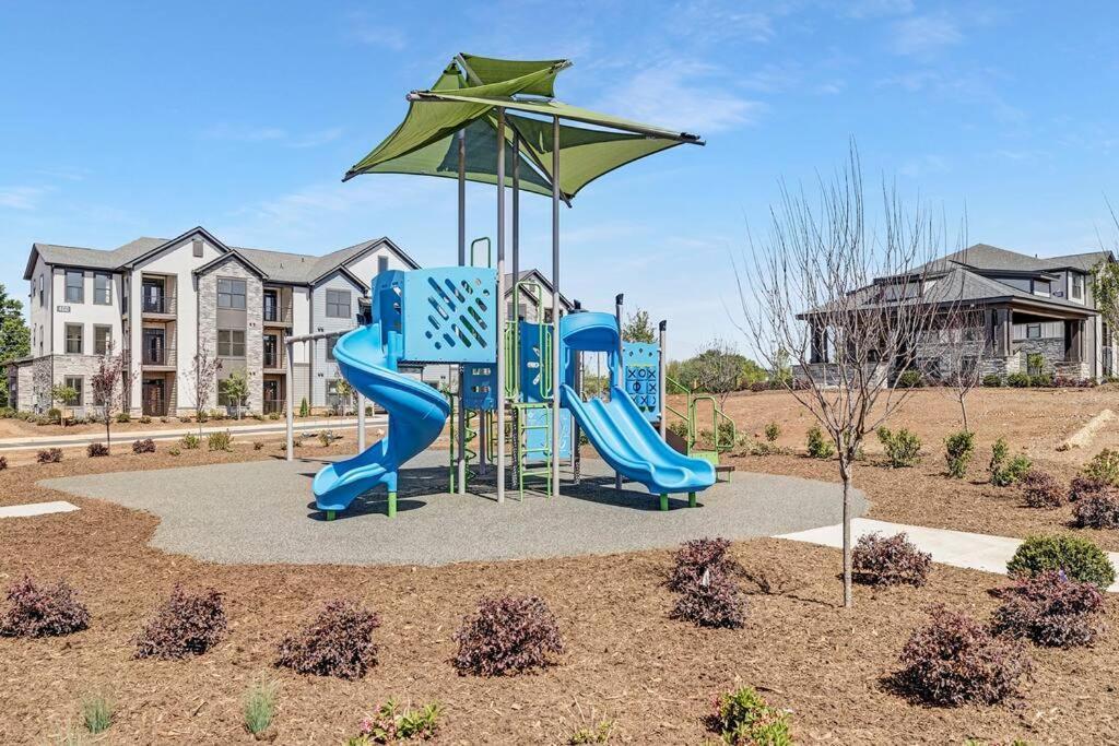 Stylish New Condo In Concord Exterior foto