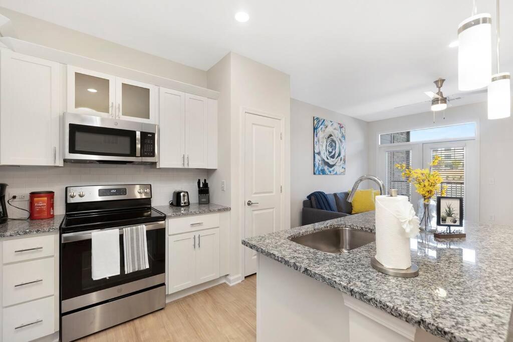 Stylish New Condo In Concord Exterior foto